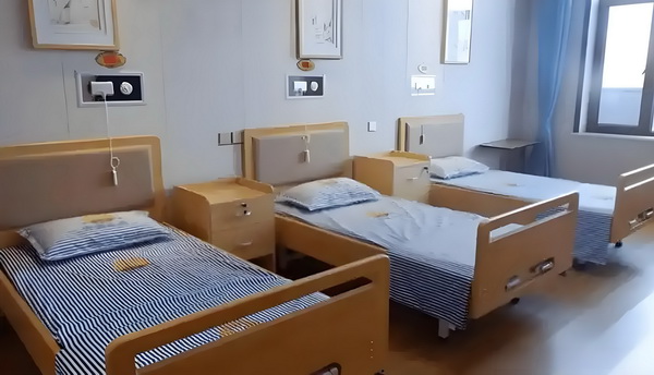 本科可以直接深圳落户_易烊千玺演唱会300万人抢7000张票专家：涉及抢票机制问题｜宅男财经 唱会300他们、唱会300偷性拍女